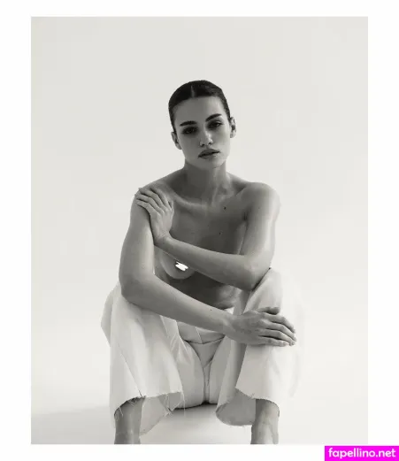 Elle Trowbridge OnlyFans Thumbnail #DZ2xQc2hT1