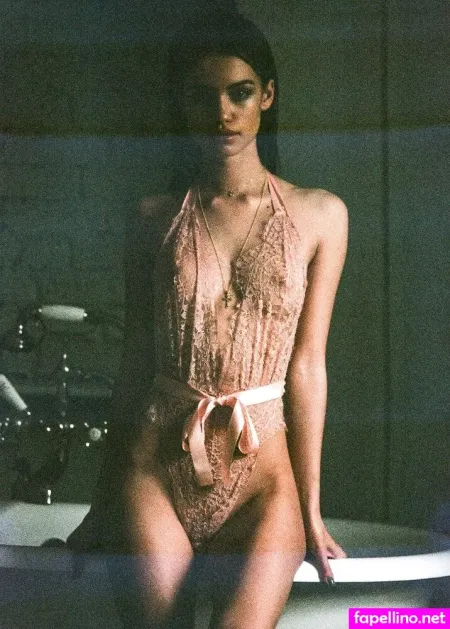 Elle Trowbridge OnlyFans Thumbnail #F18djwLQED