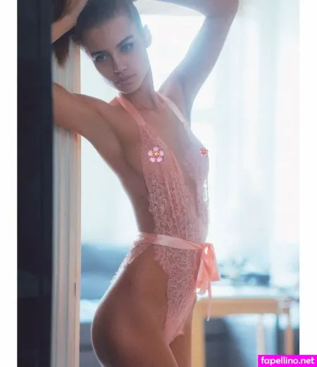 Elle Trowbridge OnlyFans Thumbnail #ZRYBCEGjs7