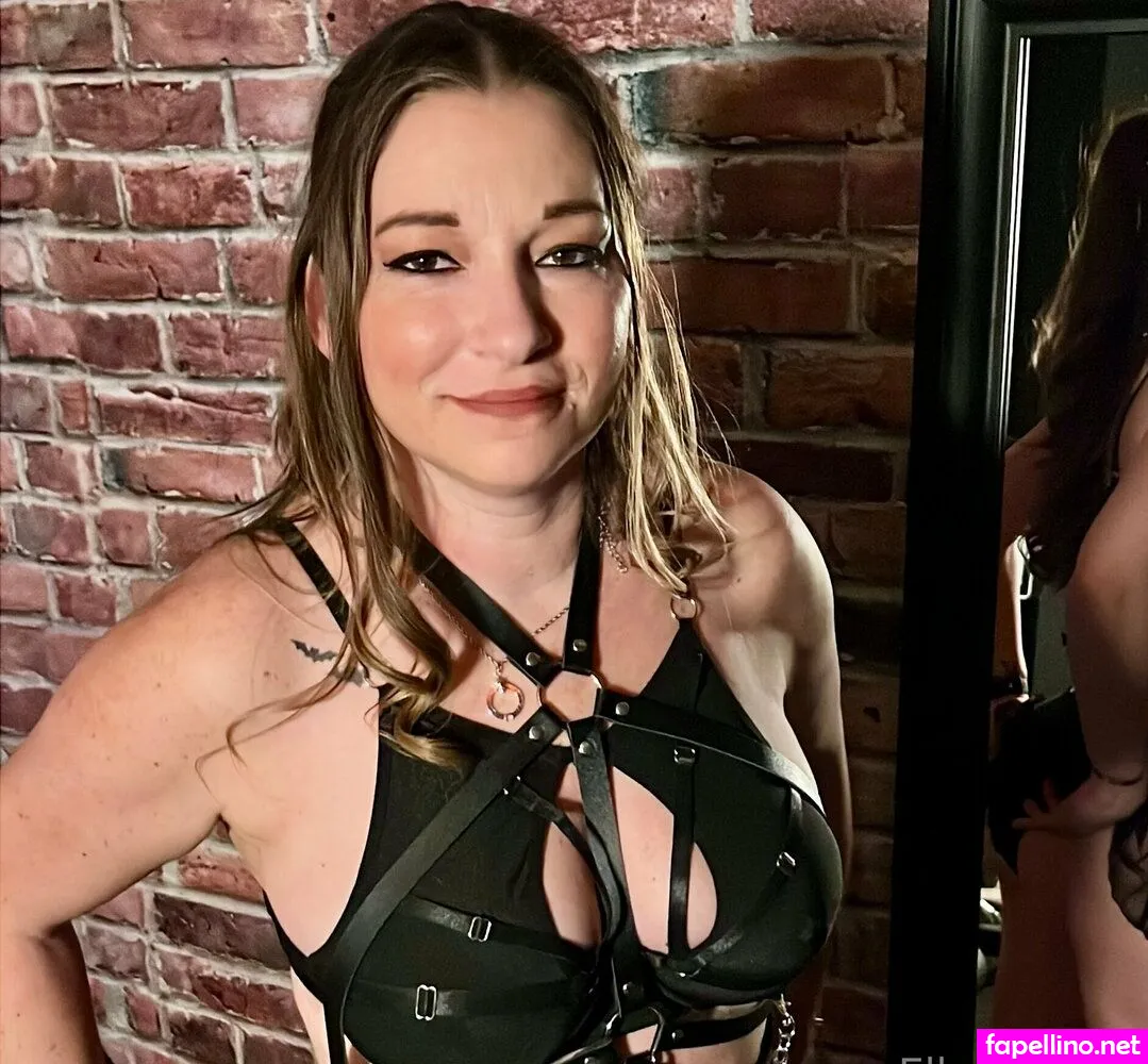 elleamator, ellemarrauthor Nude Leaked OnlyFans Photo #3w1d7yeINw