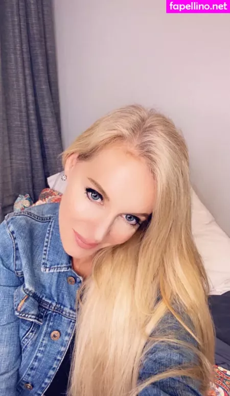 Ellehotmom OnlyFans Thumbnail #gVhwekrjUb