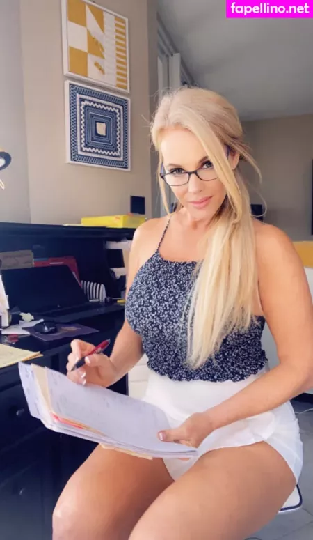 Ellehotmom OnlyFans Thumbnail #i4M6pkeJBB
