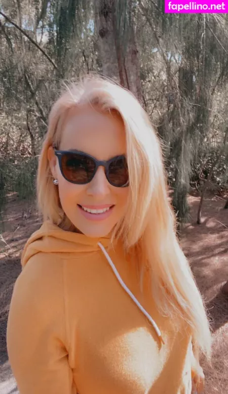 Ellehotmom OnlyFans Thumbnail #qw6jrwZrrM