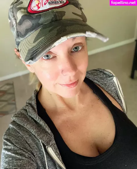 Ellelyon Exclusive OnlyFans Thumbnail #3fBO2UCiR8