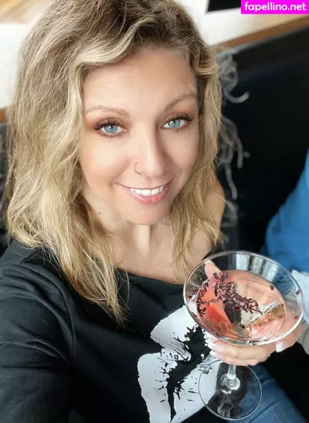 Ellelyon Exclusive OnlyFans Thumbnail #q3hDdijeBa
