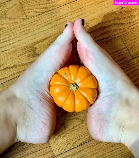 Ellesfeet8 OnlyFans Thumbnail #Nu0Z7HdDBW