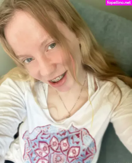 Elli Elli OnlyFans Thumbnail #Y4tVX3T1nV