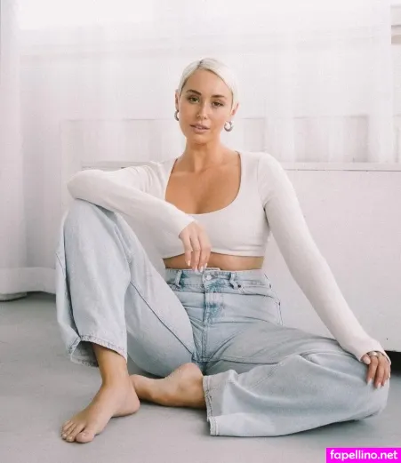 Elli H OnlyFans Thumbnail #1vlpHZ1eMw