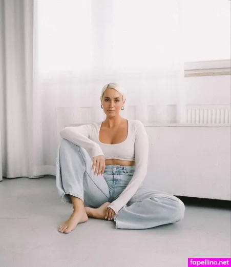 Elli H OnlyFans Thumbnail #QLxu8RonRm