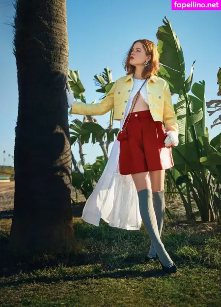 Ellie Bamber OnlyFans Thumbnail #E3rUoQ8C8n