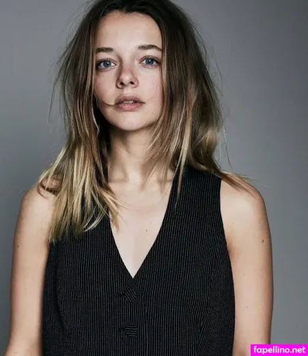 Ellie De Lange OnlyFans Thumbnail #bJ9GfcZYsq