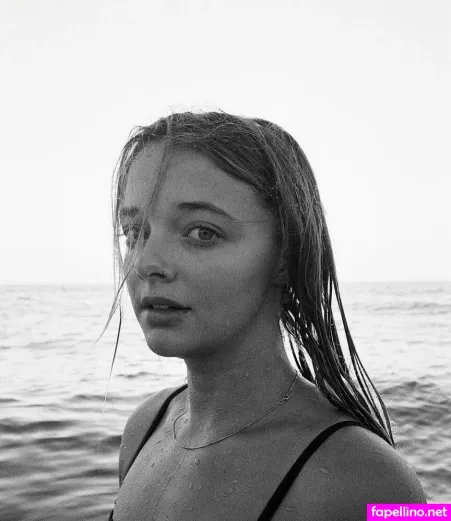 Ellie De Lange Main Profile Photo