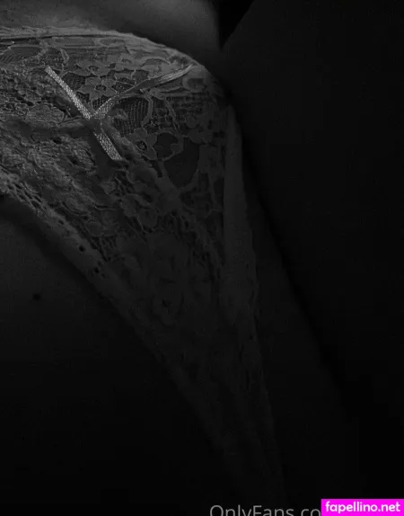 Ellie E OnlyFans Thumbnail #E4UYDo7JET