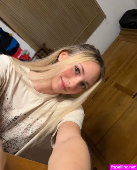 Ellie Edwards OnlyFans Thumbnail #XM6wLI0kcS