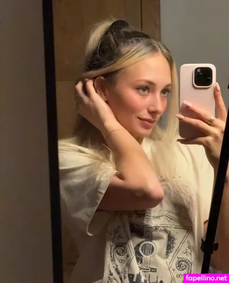 Ellie Edwards OnlyFans Thumbnail #y7UXrT1Y8m