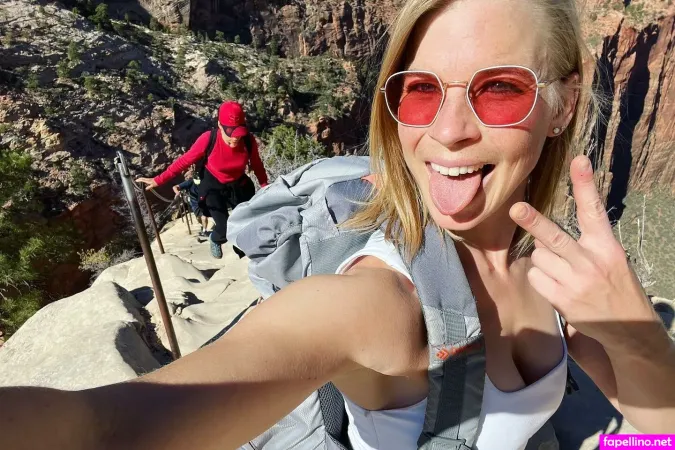 Ellie In Space OnlyFans Thumbnail #pD9yO6gvxj