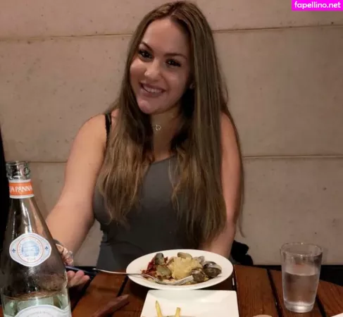Ellie K OnlyFans Thumbnail #6AZAbA2oY2