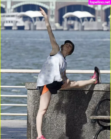 Ellie Kemper OnlyFans Thumbnail #3uvmXR38aj