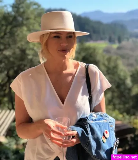 Ellie Lawson OnlyFans Thumbnail #aNOxcgKh3p
