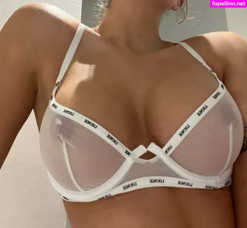 Ellie Robinson OnlyFans Thumbnail #V0v9eLZoS9