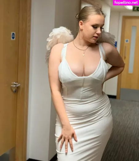 Ellie OnlyFans Thumbnail #DZ7W7591P3