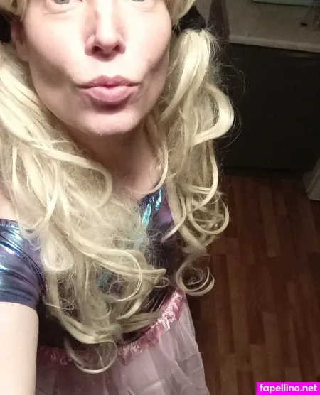 Elliekingers OnlyFans Thumbnail #T6mC9q5AnX