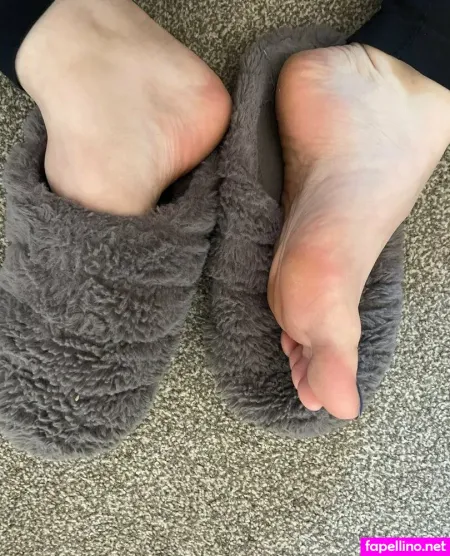 Elliemaesfeet OnlyFans Thumbnail #FMR6mhRVDK