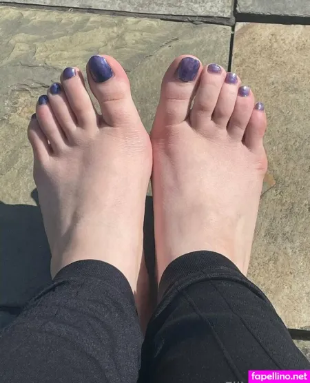 Elliemaesfeet OnlyFans Thumbnail #GVLLCh2xrl
