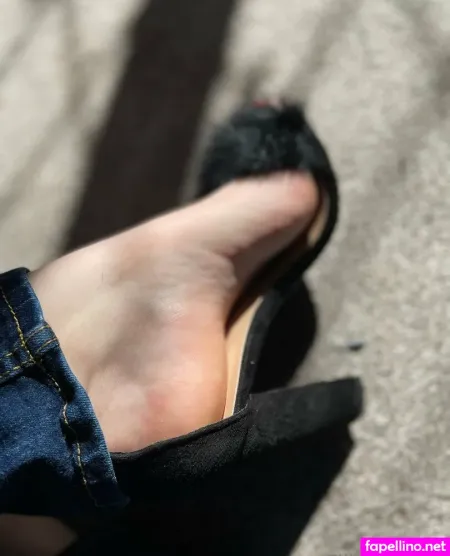 Elliemaesfeet OnlyFans Thumbnail #qnSNfj2QBz