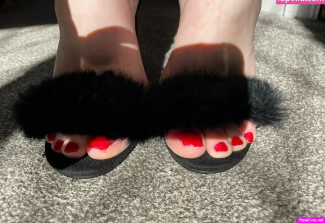 Elliemaesfeet OnlyFans Thumbnail #w4UDSBtf2k