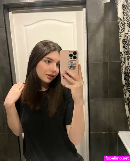 Ellieone OnlyFans Thumbnail #Z6xMDDZUdK