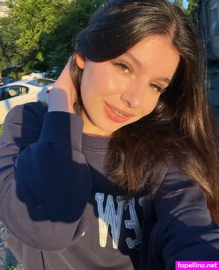 Ellieone OnlyFans Thumbnail #b0djeDyyBO