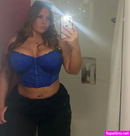 Ellierobsxx OnlyFans Thumbnail #nOzQ6dtr27