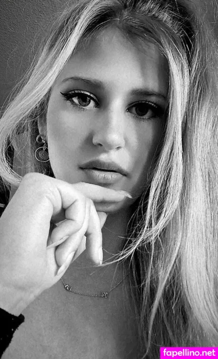 Ellieskleinewelt OnlyFans Thumbnail #P2TonmdSDQ