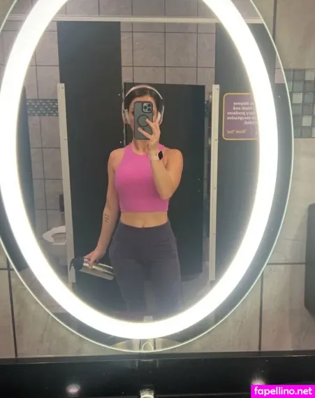 Elly899 Main Profile Photo