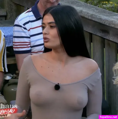 Elsa Latifaj OnlyFans Thumbnail #abMpHN8qet