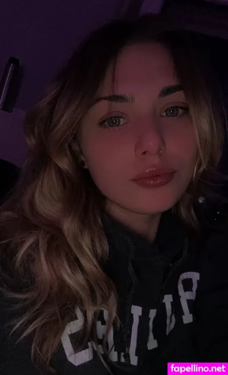 Elsa Weissenbach OnlyFans Thumbnail #SIMPm3vaRb