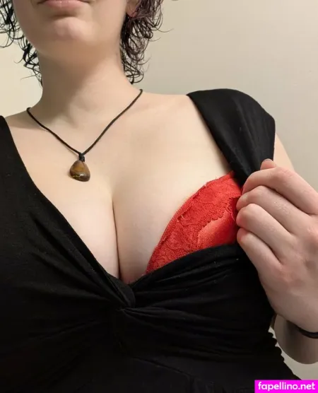 Elsasmithfree OnlyFans Thumbnail #vSluYch8CF