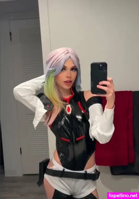 Elvirawaifu Main Profile Photo