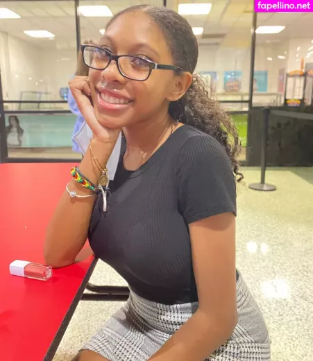 Elyse Rey OnlyFans Thumbnail #EtbHvTp5kg