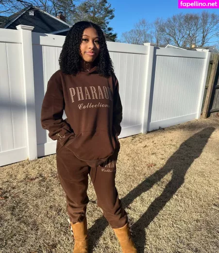 Elyse Rey OnlyFans Thumbnail #NR2NE3vkz5