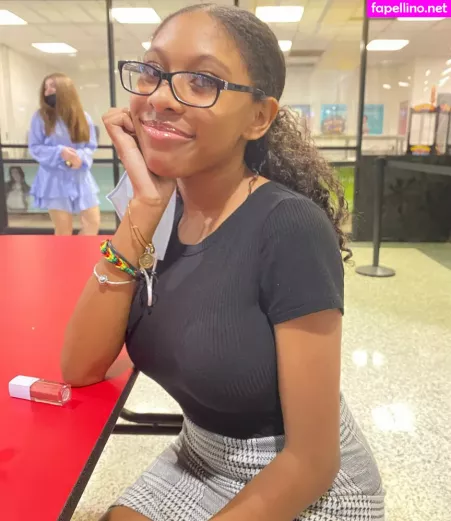 Elyse Rey OnlyFans Thumbnail #NnOYL0y9i3