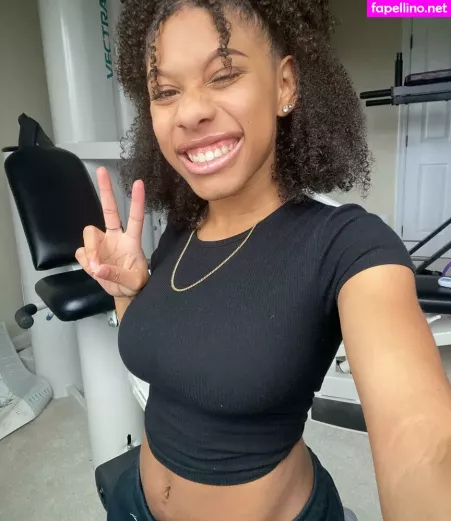 Elyse Rey OnlyFans Thumbnail #cFs6I5z95c