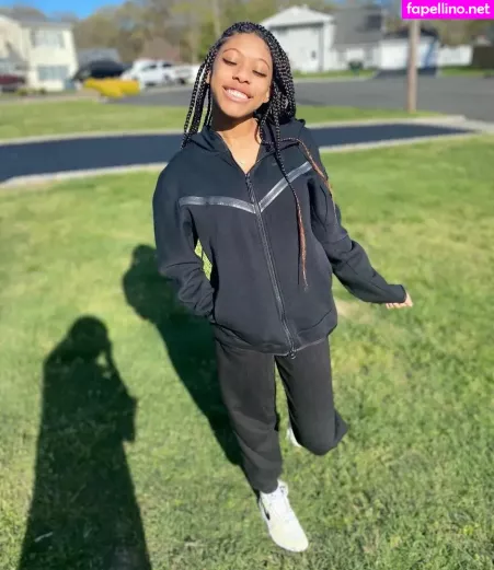 Elyse Rey OnlyFans Thumbnail #zF8Q5DGASw