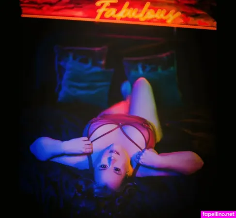 Em In Lingerie OnlyFans Thumbnail #4UAffdX992