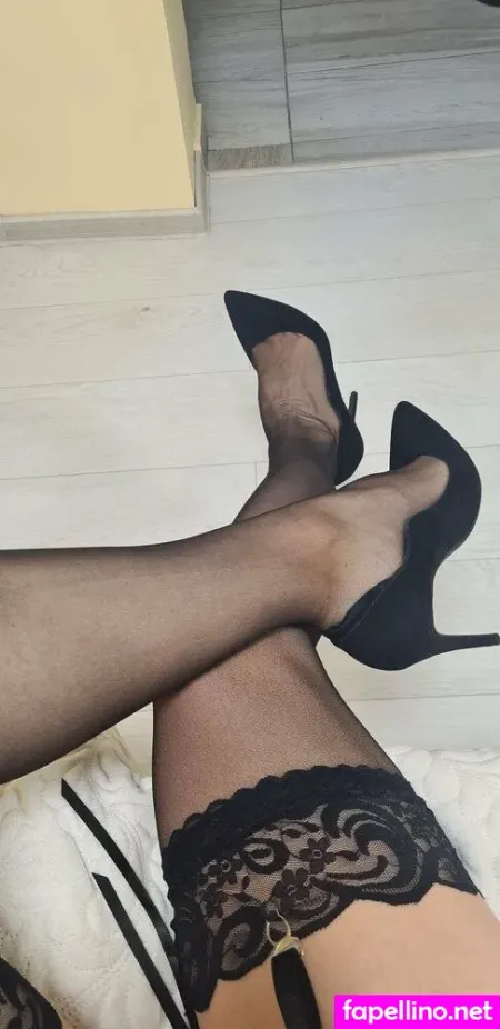 Ema Feet OnlyFans Thumbnail #9upIQ0GyyU
