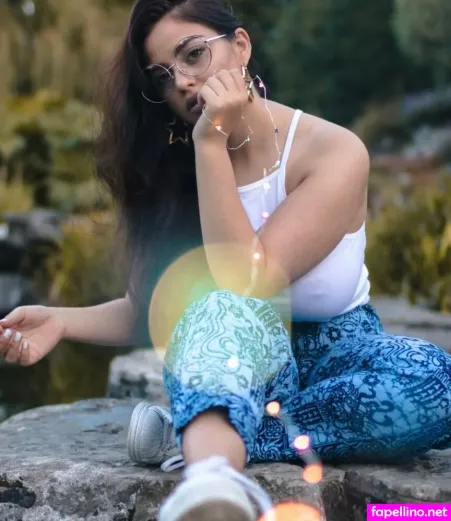 Emalia Genie Safia OnlyFans Thumbnail #7Sv1qJIHl4