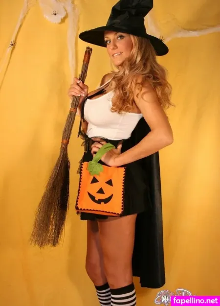 Ember Reigns OnlyFans Thumbnail #3tXMoiWZOX