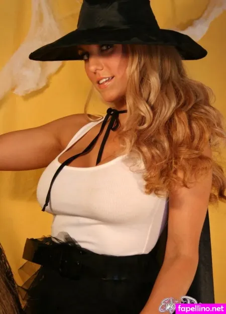 Ember Reigns OnlyFans Thumbnail #j89LKzwzZi