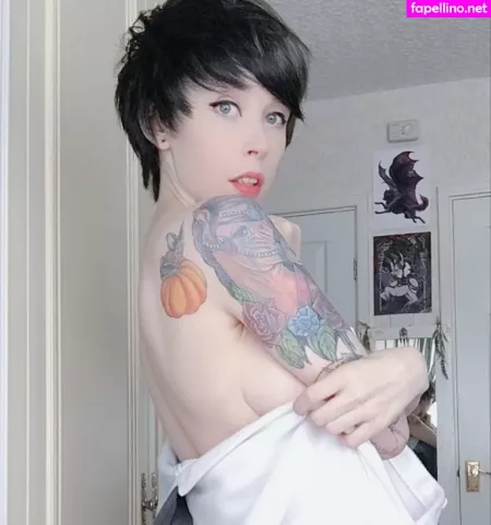 Ember Wolf 1 OnlyFans Thumbnail #QmSx175TJQ